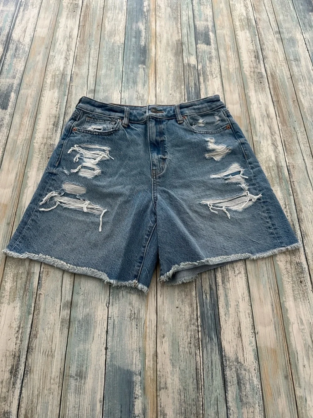 American Eagle Relaxed Mom Shorts Women's 4 Distressed Frayed Denim Long Blue